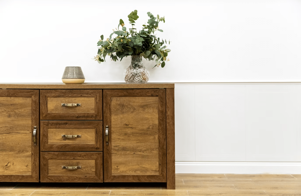 How is vinyl applied to wooden Surfaces? 2 image